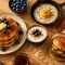 Cuisine americaine recettes : brunch pancakes au bacon, œuf au plat et sirop d’érable
