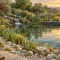 Idée aménagement bassin extérieur zen : berge en galets, plantes et eau avec cascade